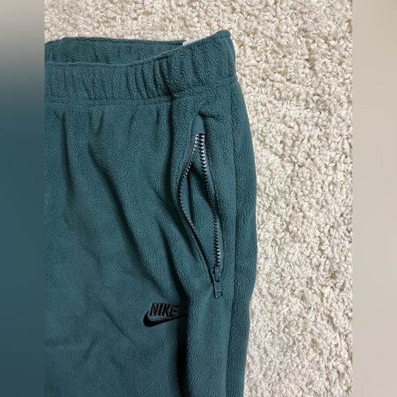 Men’s Size Medium Nike Club Fleece Joggers NWT - Picture 2 of 8